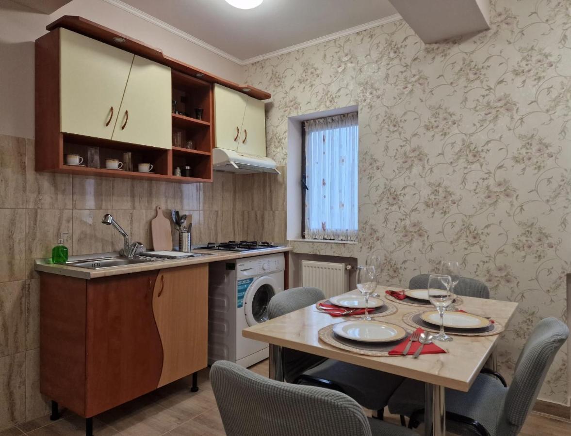 Laroka House Beautiful Apartment Universitate Center Bukarest Kültér fotó