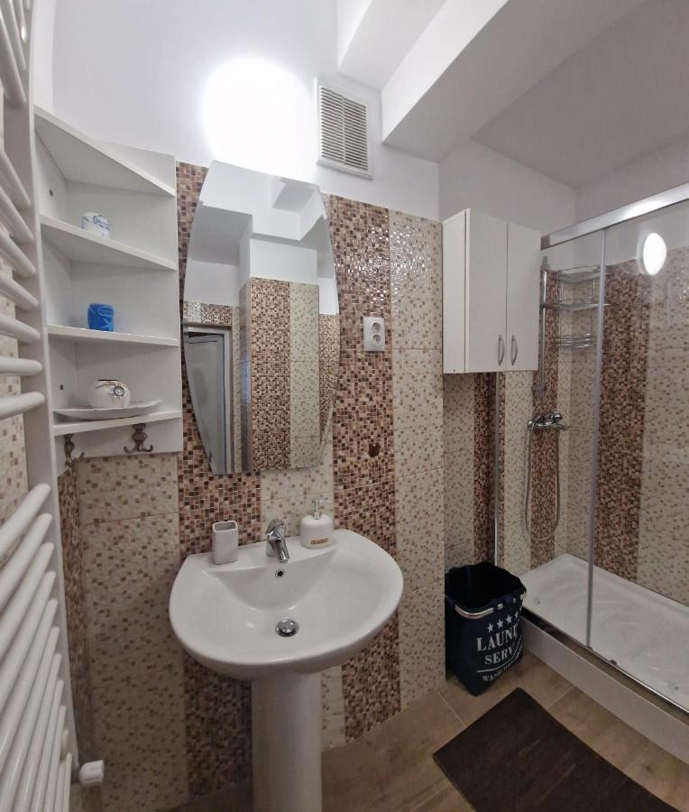 Laroka House Beautiful Apartment Universitate Center Bukarest Kültér fotó