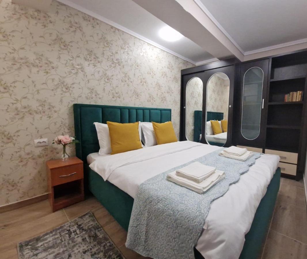 Laroka House Beautiful Apartment Universitate Center Bukarest Kültér fotó