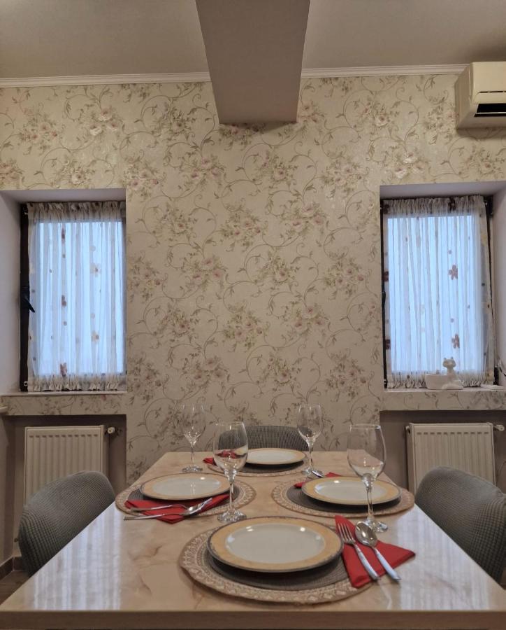 Laroka House Beautiful Apartment Universitate Center Bukarest Kültér fotó